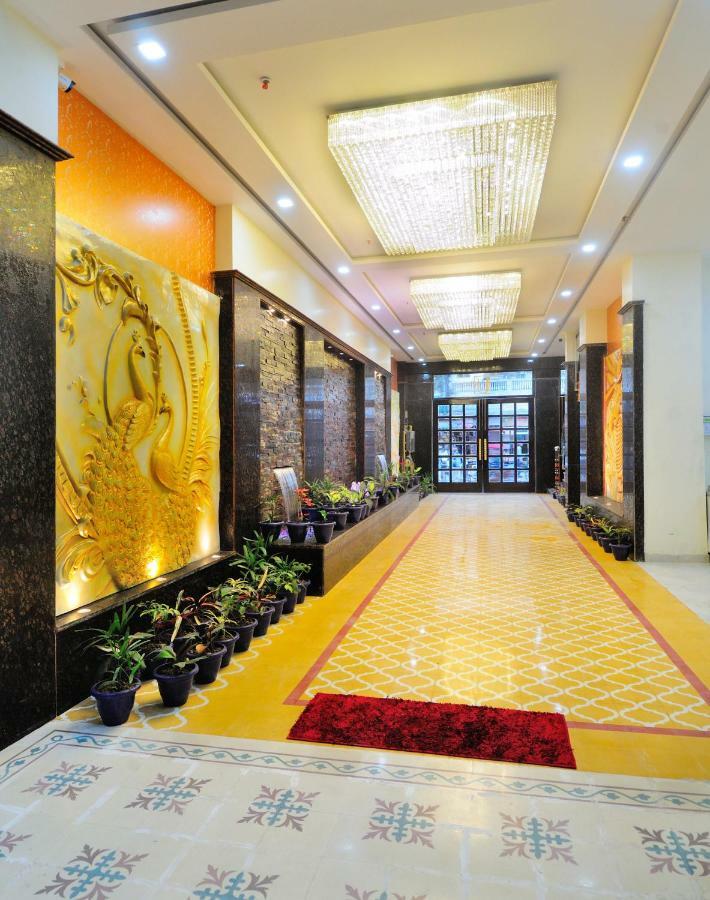 ホテル The Grand Uddhav ニューデリー エクステリア 写真